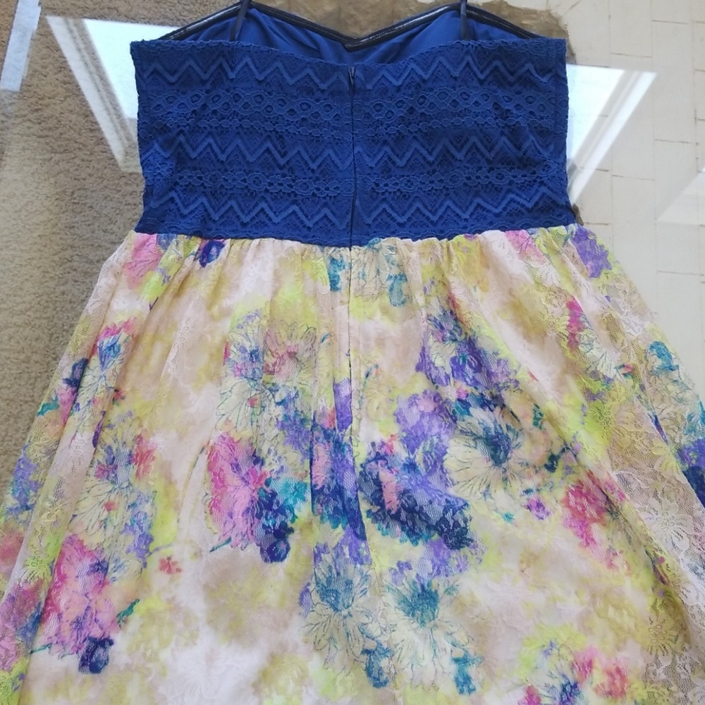 Dress - Picture 3 of 3
